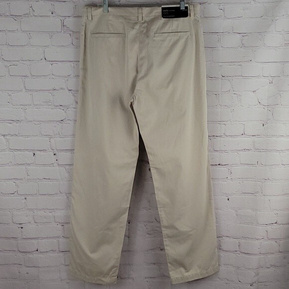 Banana Republic Gavin Flat -Front Lightweight Chino Pants. Size 35/32 - Picture 2 of 9